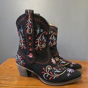 SHEIN Black Embroidered Ankle Boots